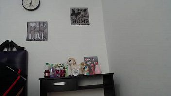 Reproducir Vibrador de cosas adolescentes picantes en sus bragas firmemente en la webcam - transmisión desde Botswana