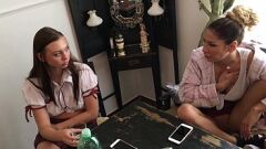 Redare Telefonul privat surprinde un prim-plan cu păsărică cu fustă în timpul filmărilor porno