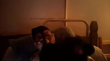 Reproducir Yo oliendo bragas sucias cuidadores con medias sobre la cara ...