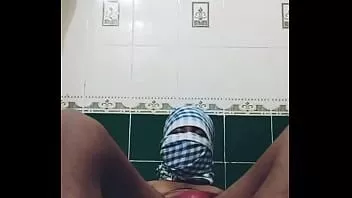 play Mutthalbabu loves his neighbor's panty and cummed over it