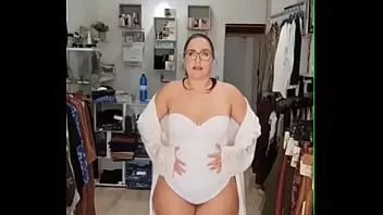 تشغيل اثنين من نماذج الهواة BBW يحاولون على الملابس الداخلية - الجزء 2