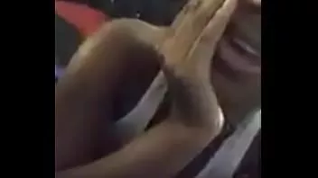 Reproducir Ébano gran culo chica lap dance con su amiga