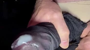 播放 滑进她的内裤，手淫到她的黑色连裤袜