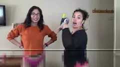 Jouer Plantureuse Latina perd le défi BOP It et obtient un string Wedgie 3