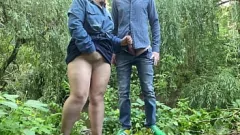 Afspelen Curvy milf in pantyhose wordt kinky met buitenhandjob en rommelige cumshot