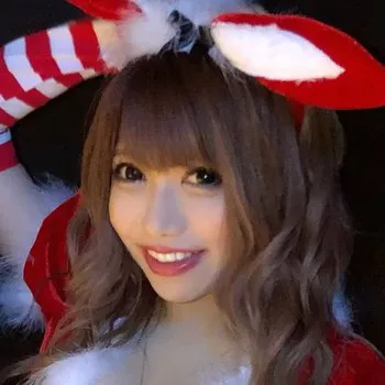 色情明星 Rina Serino